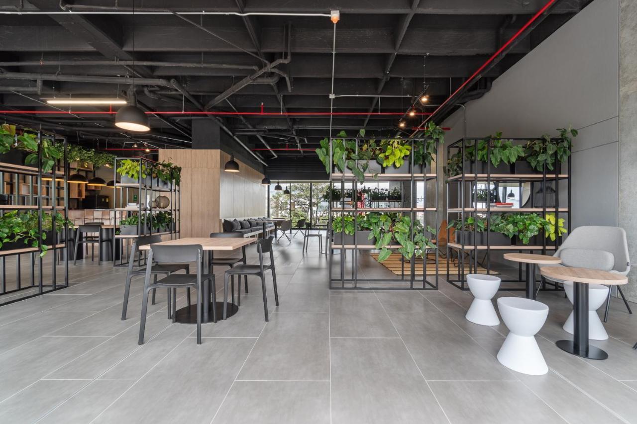 Apartamentos Go Living & Suites By Housy Host Medellín Kültér fotó